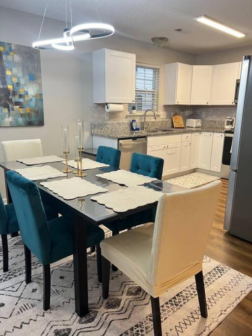 Queen Family-friendly Entire House, Charlotte