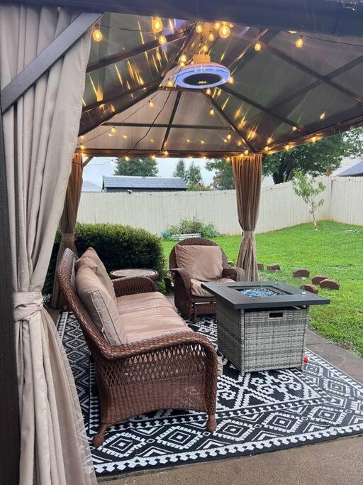 Queen Family-friendly Entire House, Holiday home Charlotte