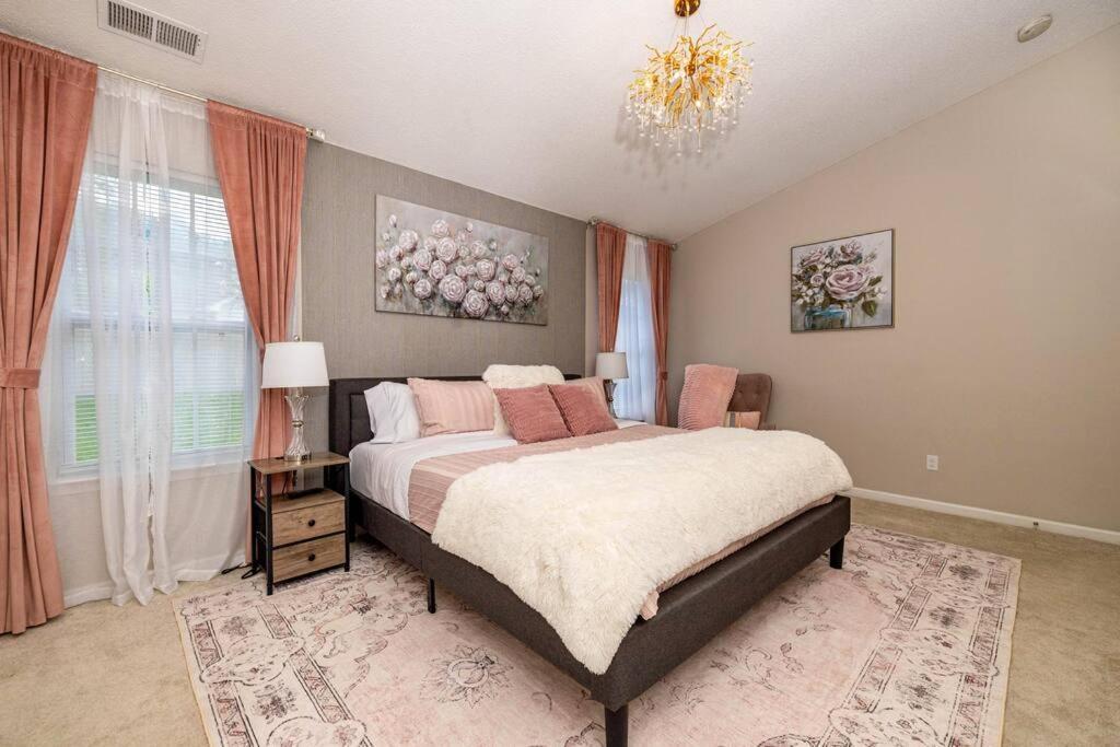 Holiday home Queen Family-friendly Entire House, Charlotte