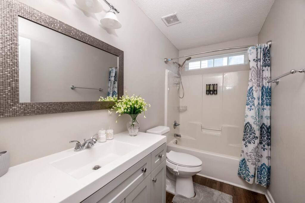 Holiday home Queen Family-friendly Entire House, Charlotte