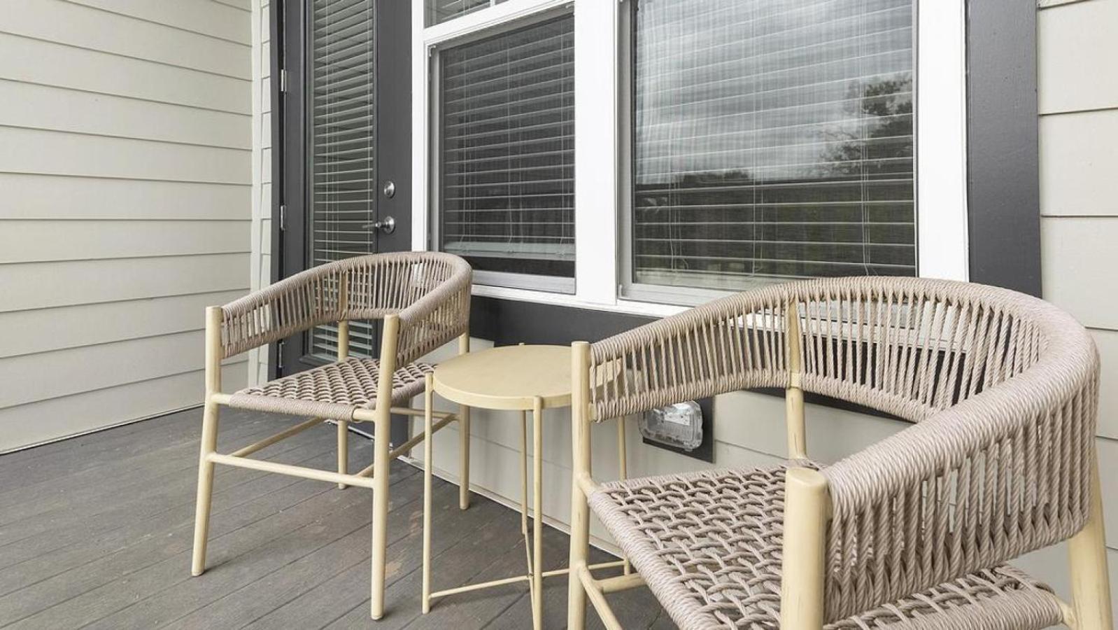 Apartment Landing At The Henry - 2 Bedrooms In Northwest