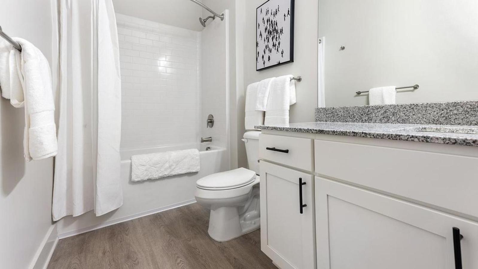 Landing At The Henry - 2 Bedrooms In Northwest