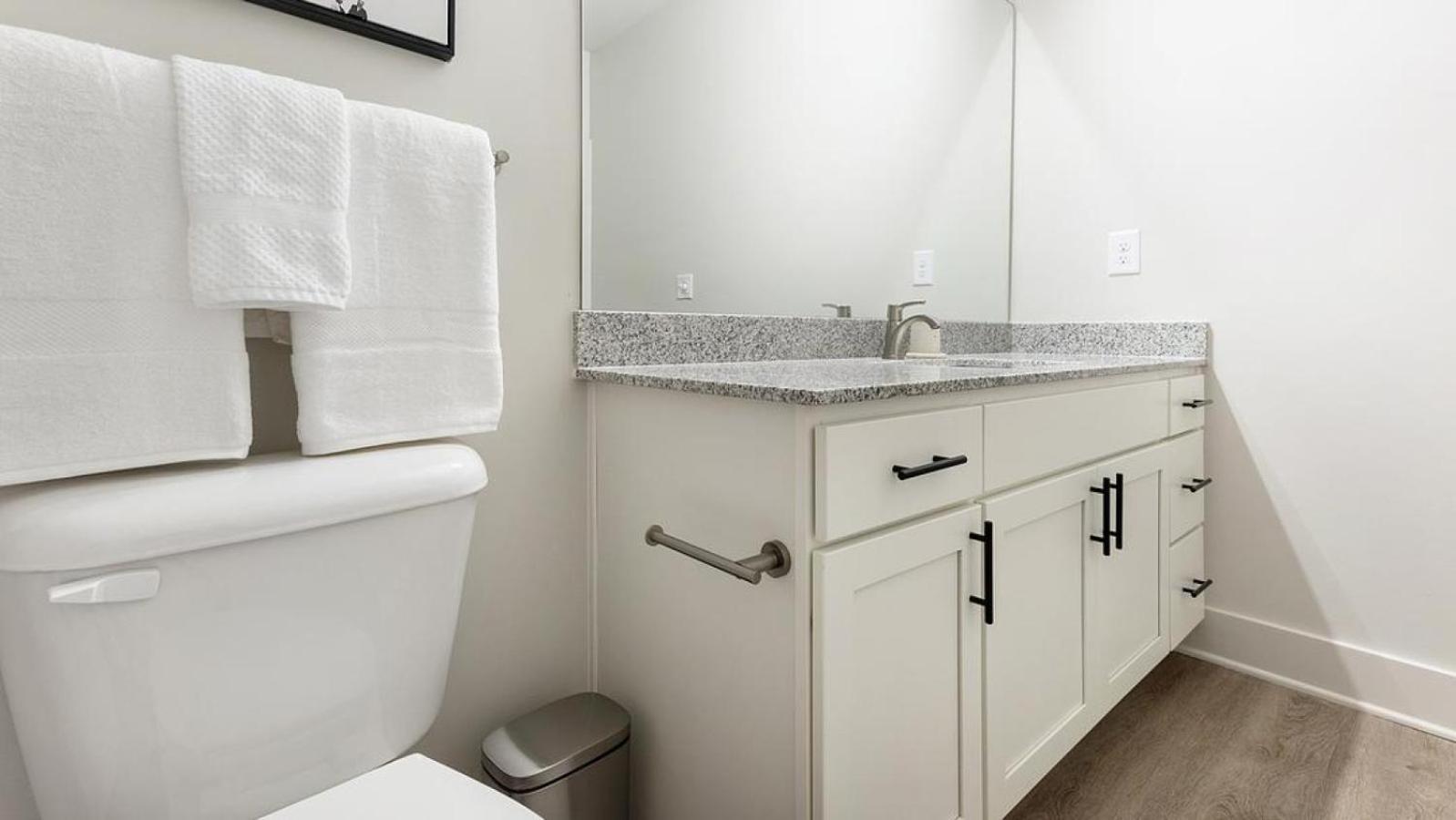 Landing At The Henry - 2 Bedrooms In Northwest Apartment