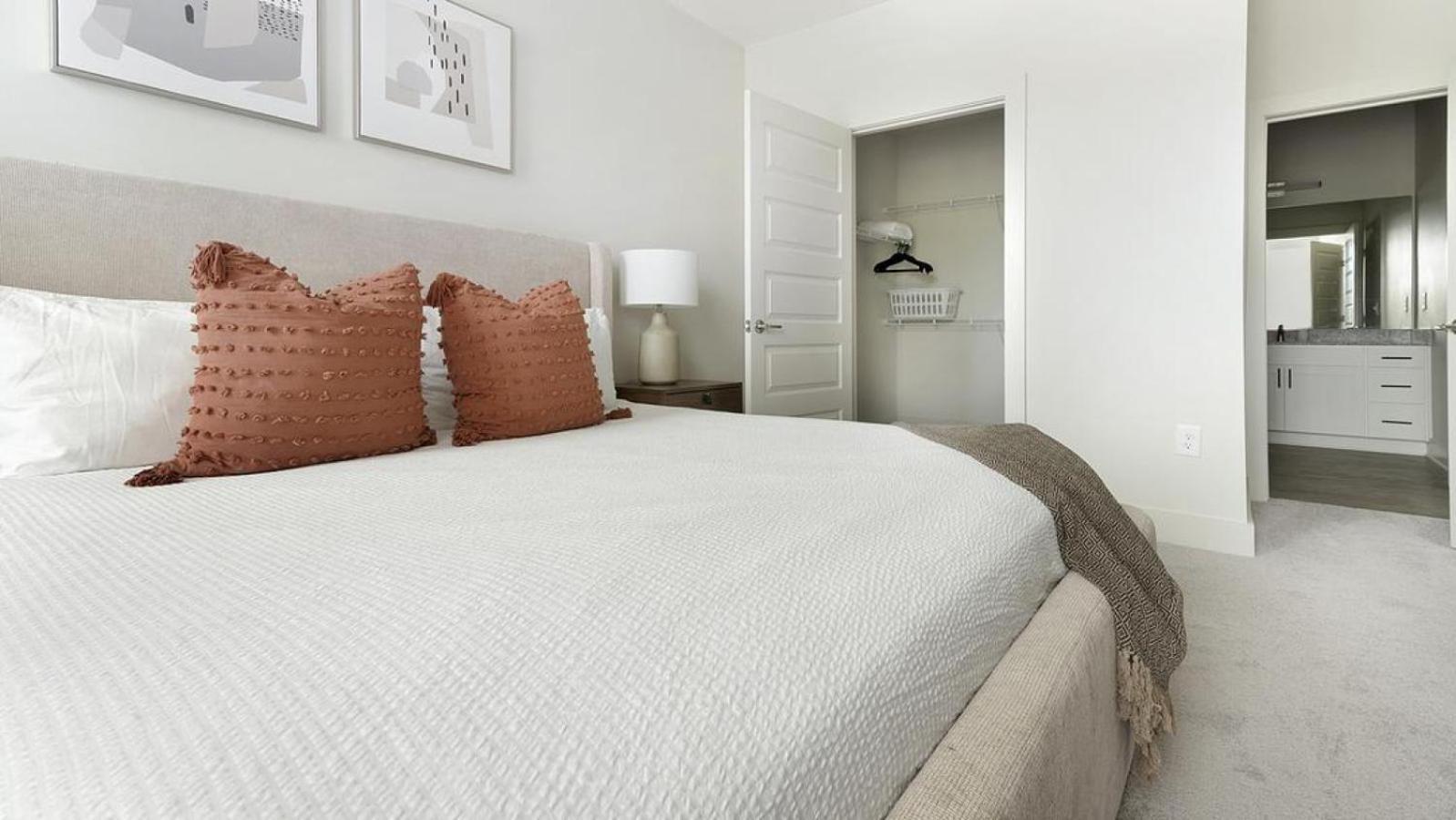 Landing At The Henry - 2 Bedrooms In Northwest Apartment *