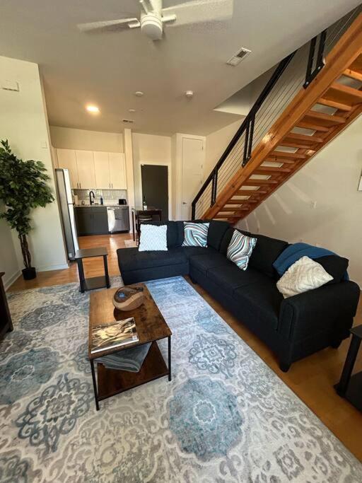 Apartment 1 Bedroom Townhouse Studio In Uptown