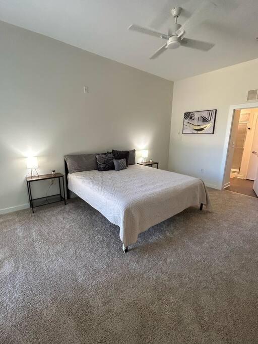 1 Bedroom Townhouse Studio In Uptown *