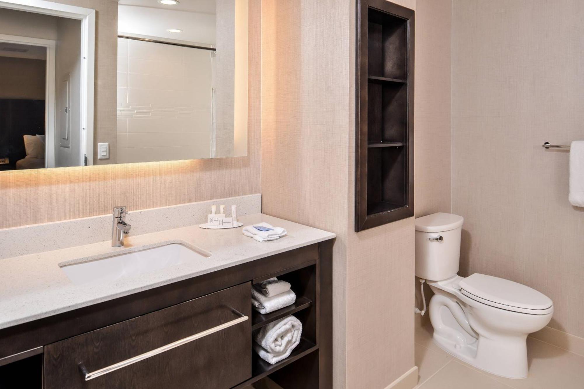 By Marriott Northlake Hotel