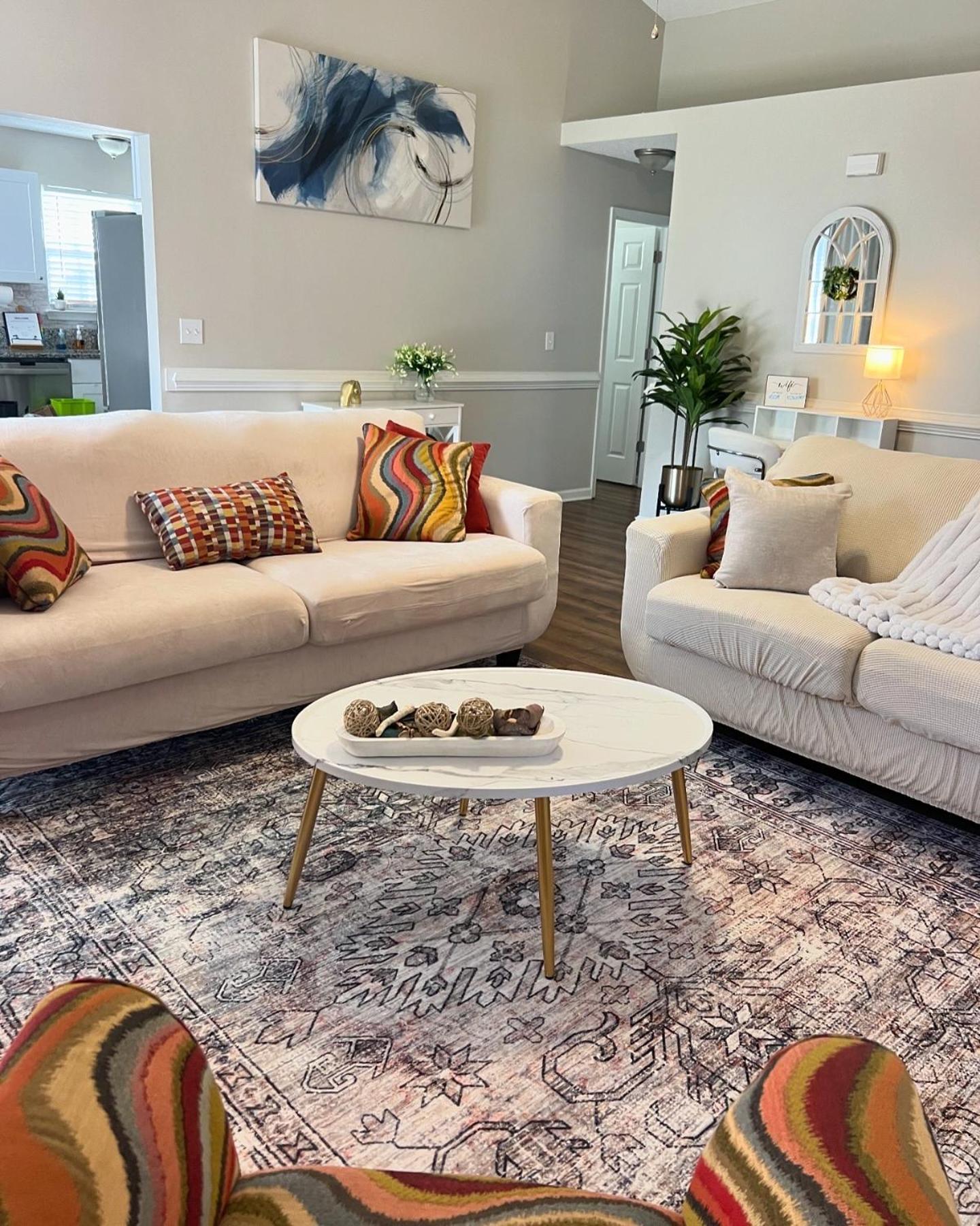 Queen Family-friendly Entire House, Holiday home Charlotte
