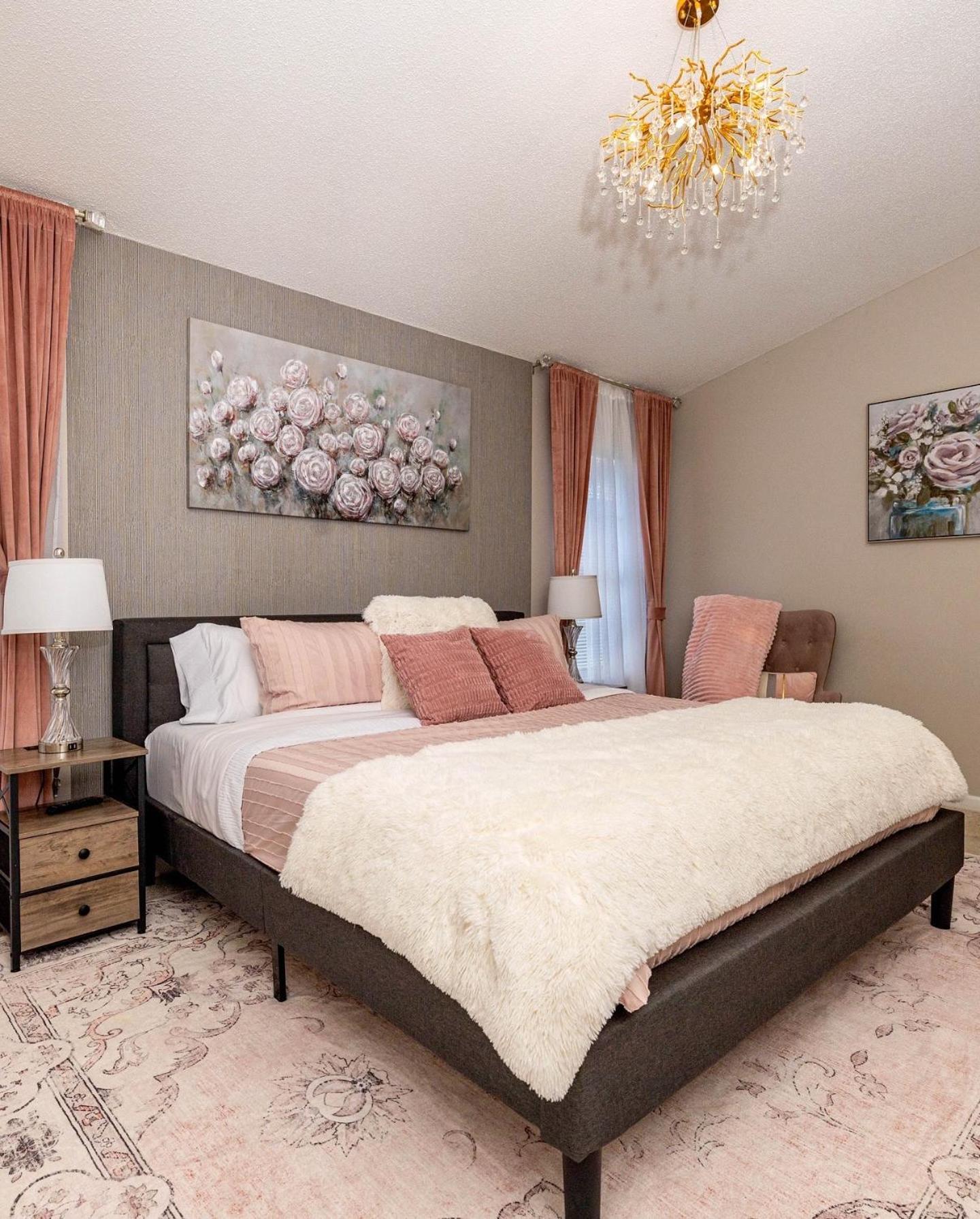 Holiday home Queen Family-friendly Entire House, Charlotte