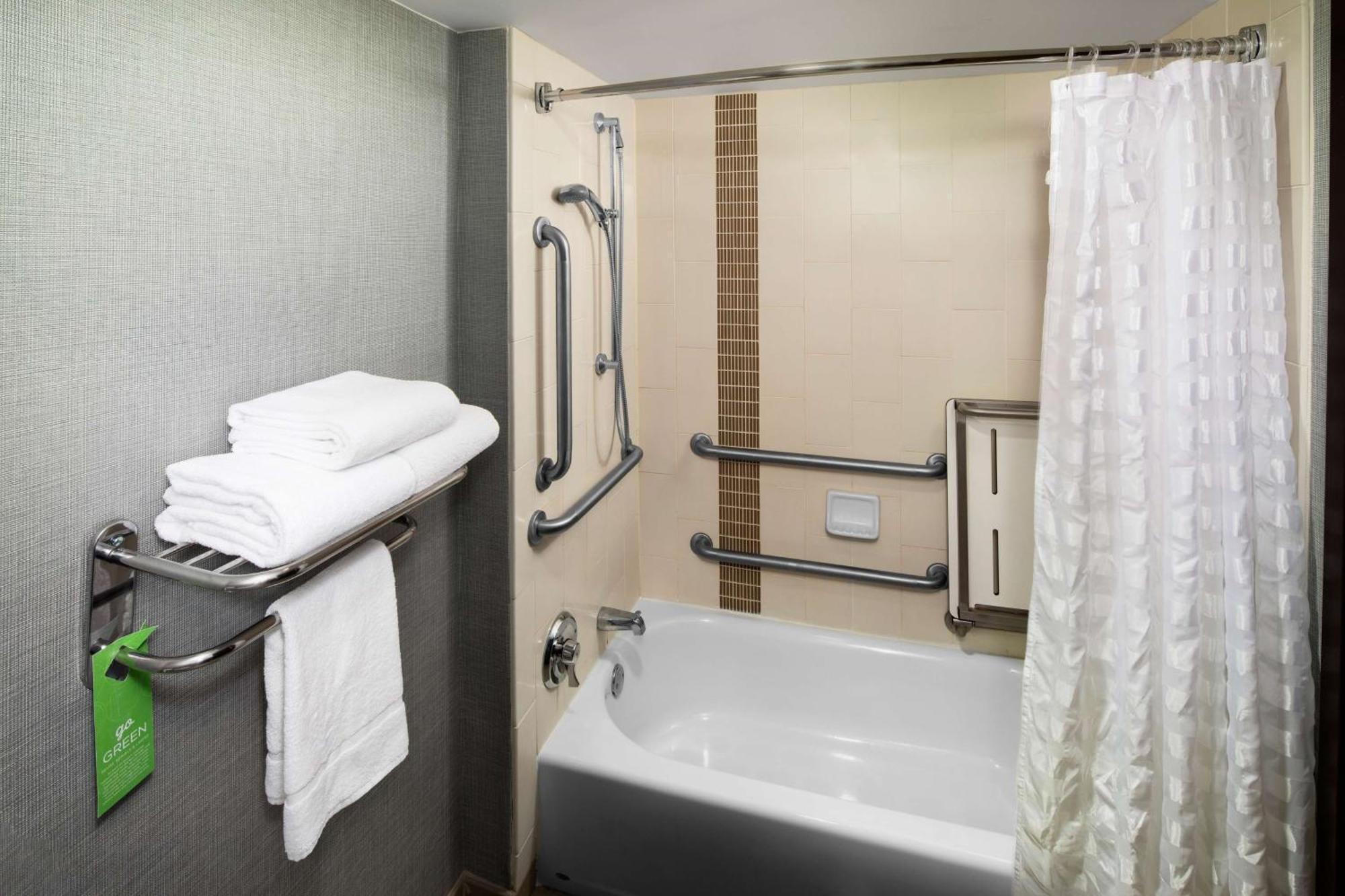 Hyatt Place Arrowood Hotel 3*