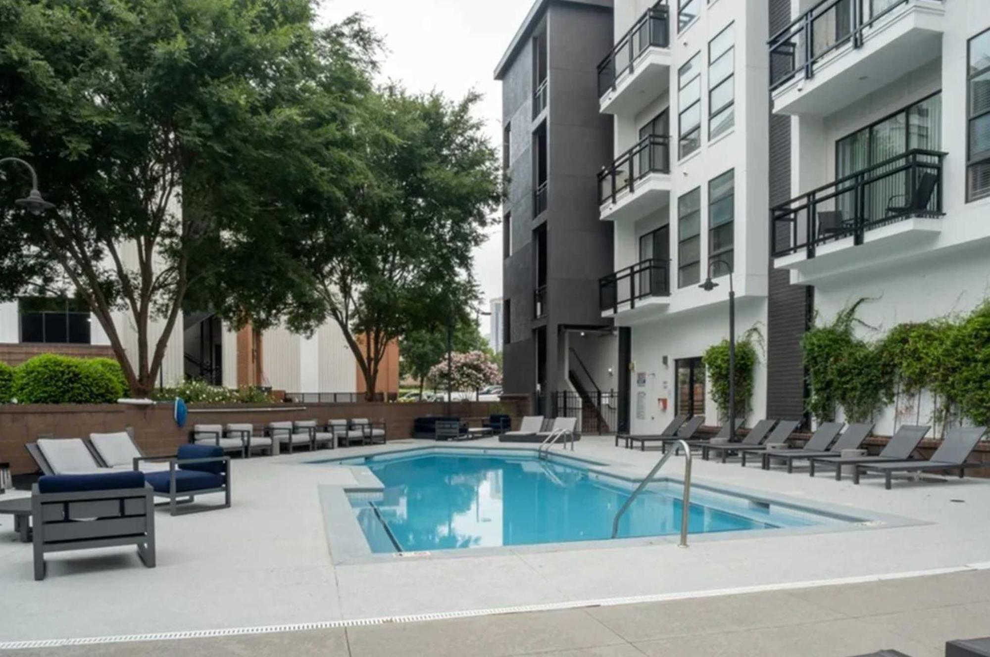 Spacious 2bd With Private Balcony And Free Parking 2 Apartment Charlotte