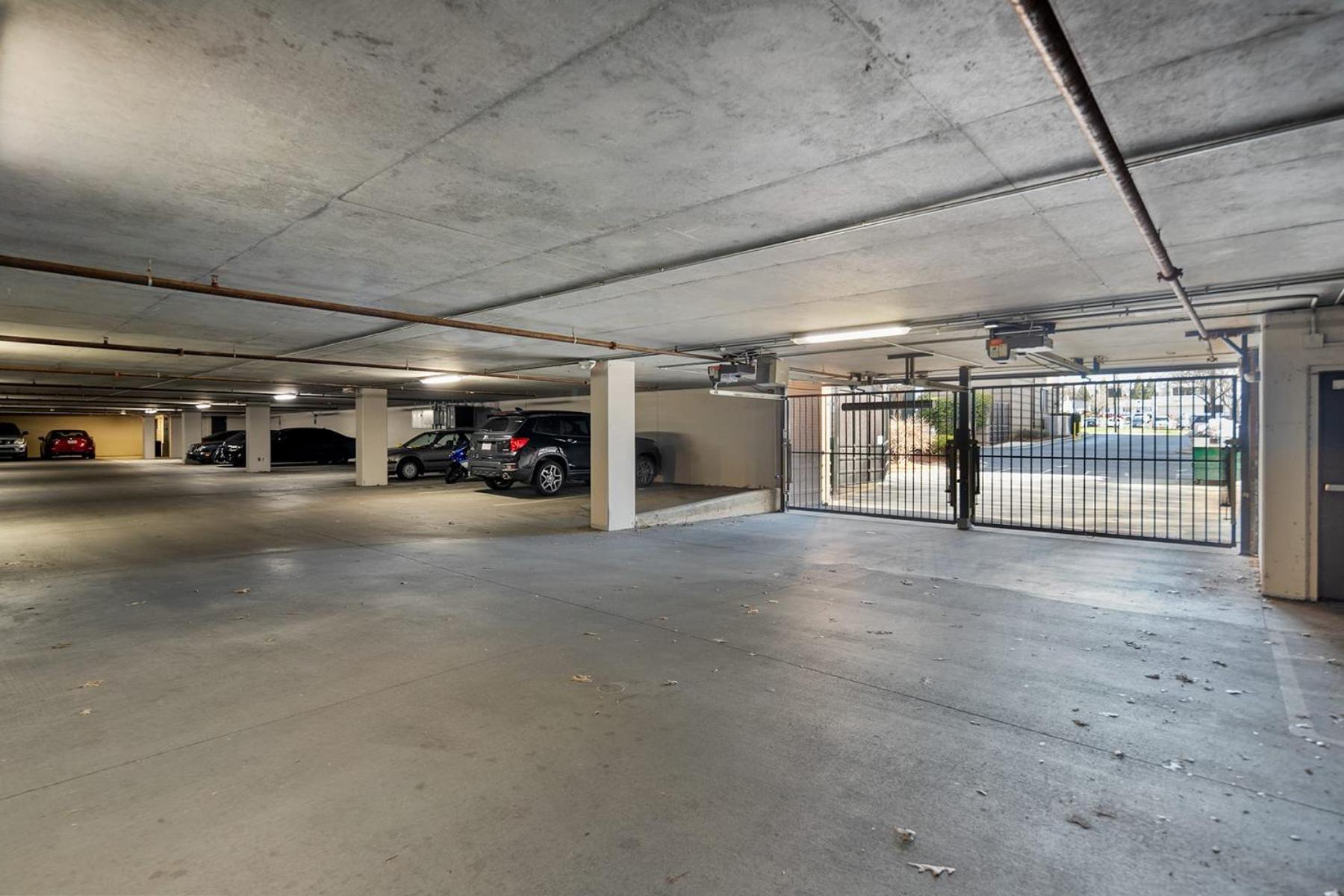 Spacious 2bd With Private Balcony And Free Parking 2 *