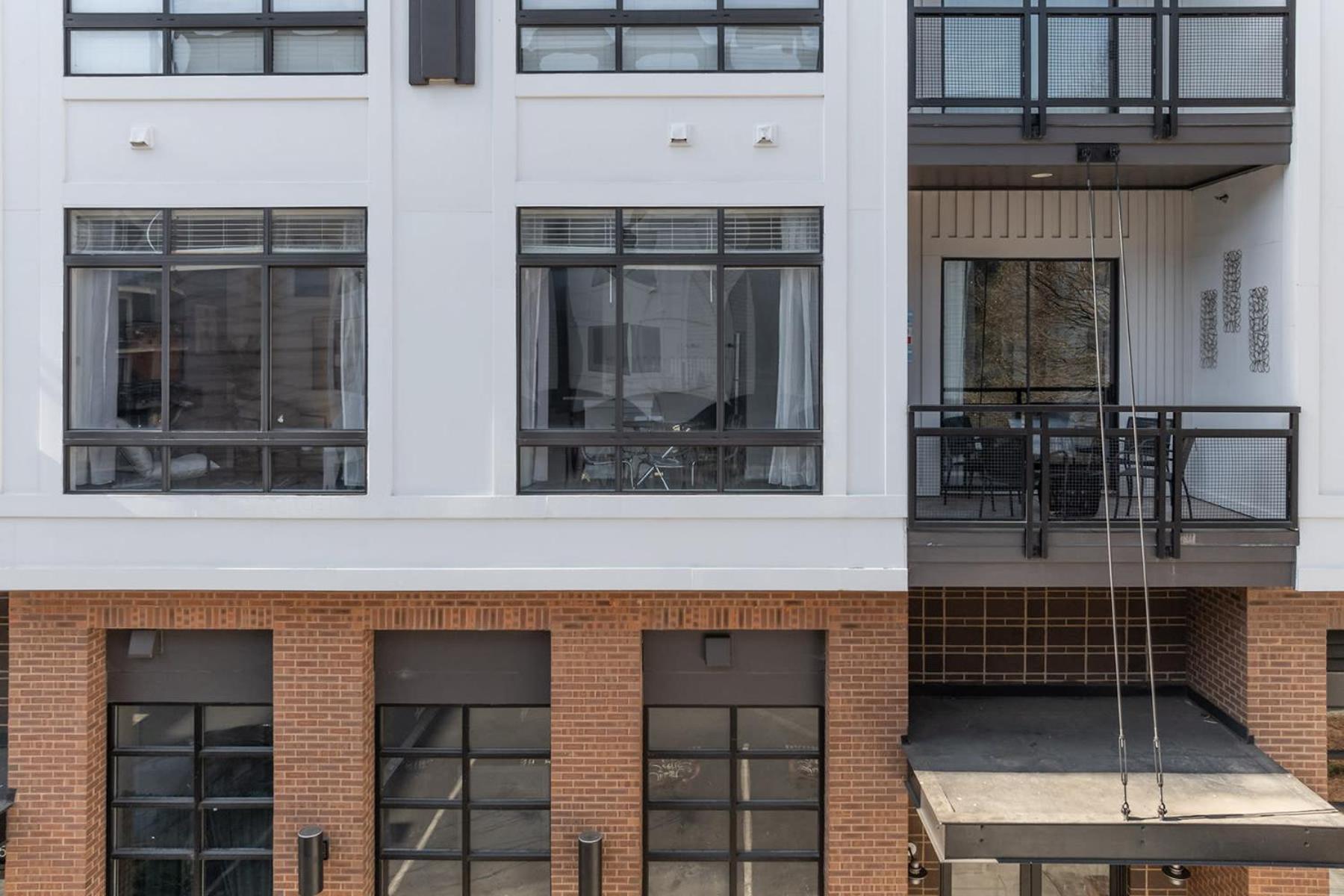 Spacious 2bd With Private Balcony And Free Parking 2 *