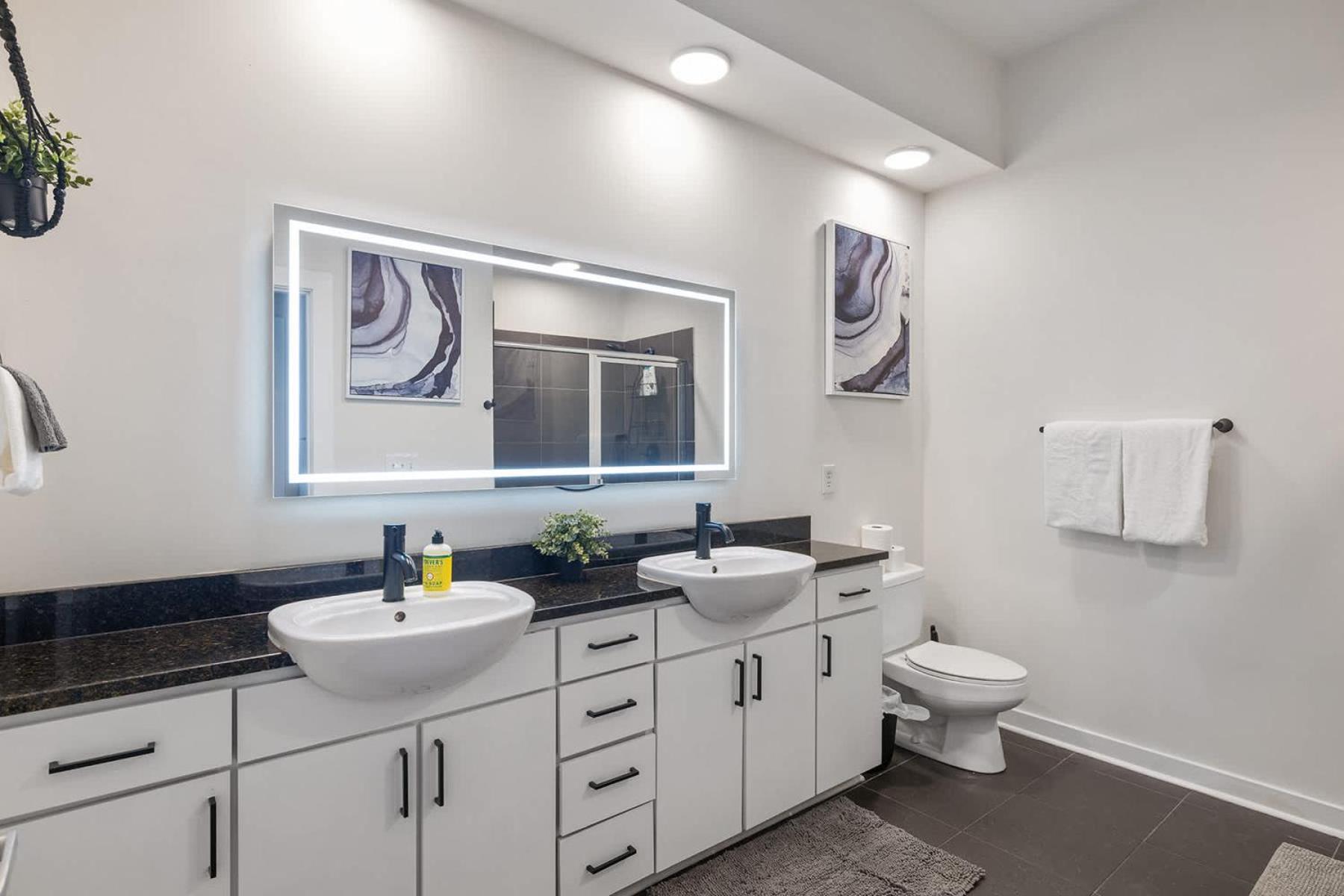 Spacious 2bd With Private Balcony And Free Parking 2 Apartment Charlotte