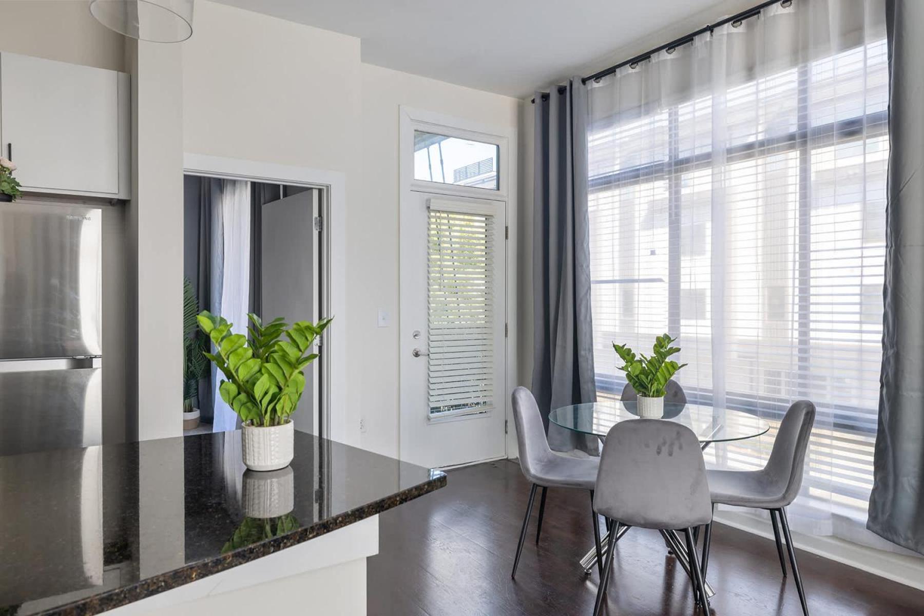Spacious 2bd With Private Balcony And Free Parking 2 Charlotte