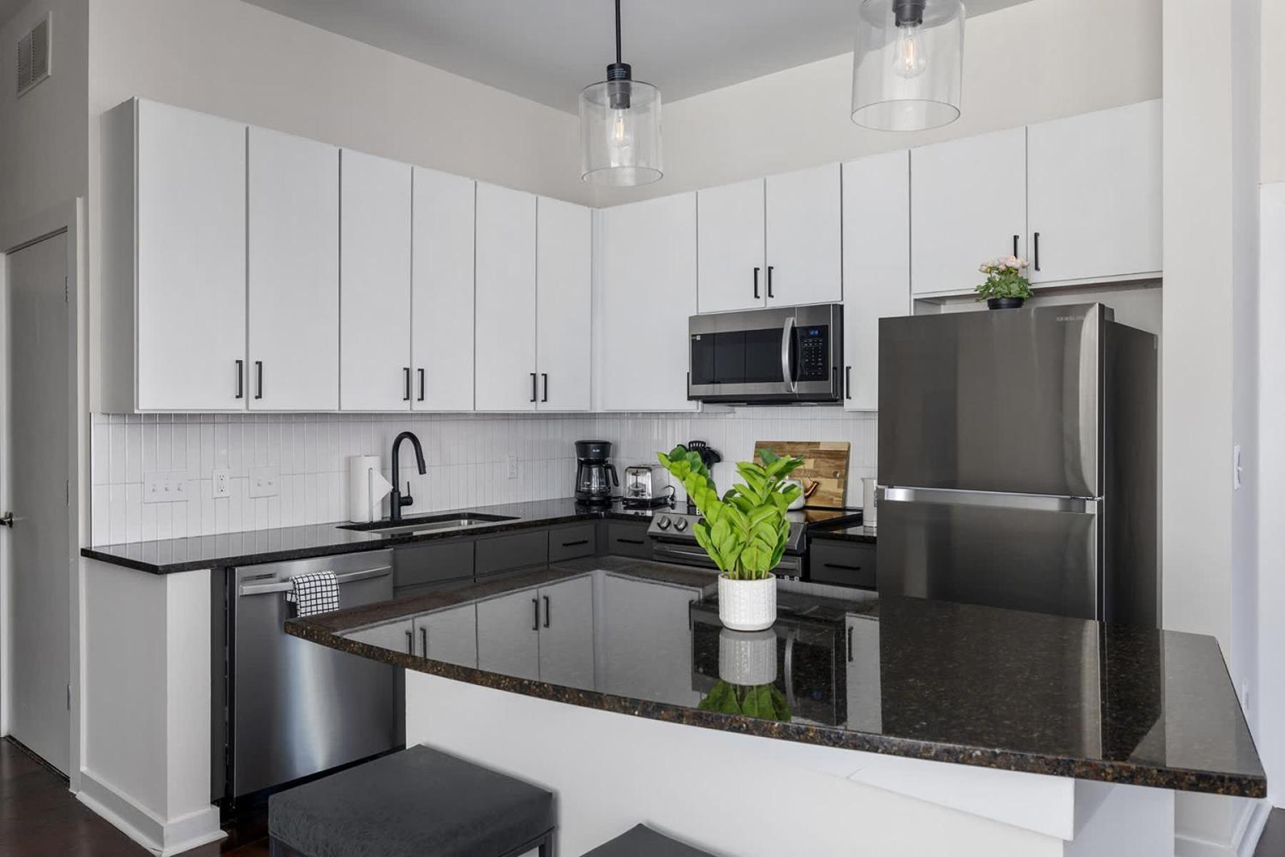 Spacious 2bd With Private Balcony And Free Parking 2 Apartment