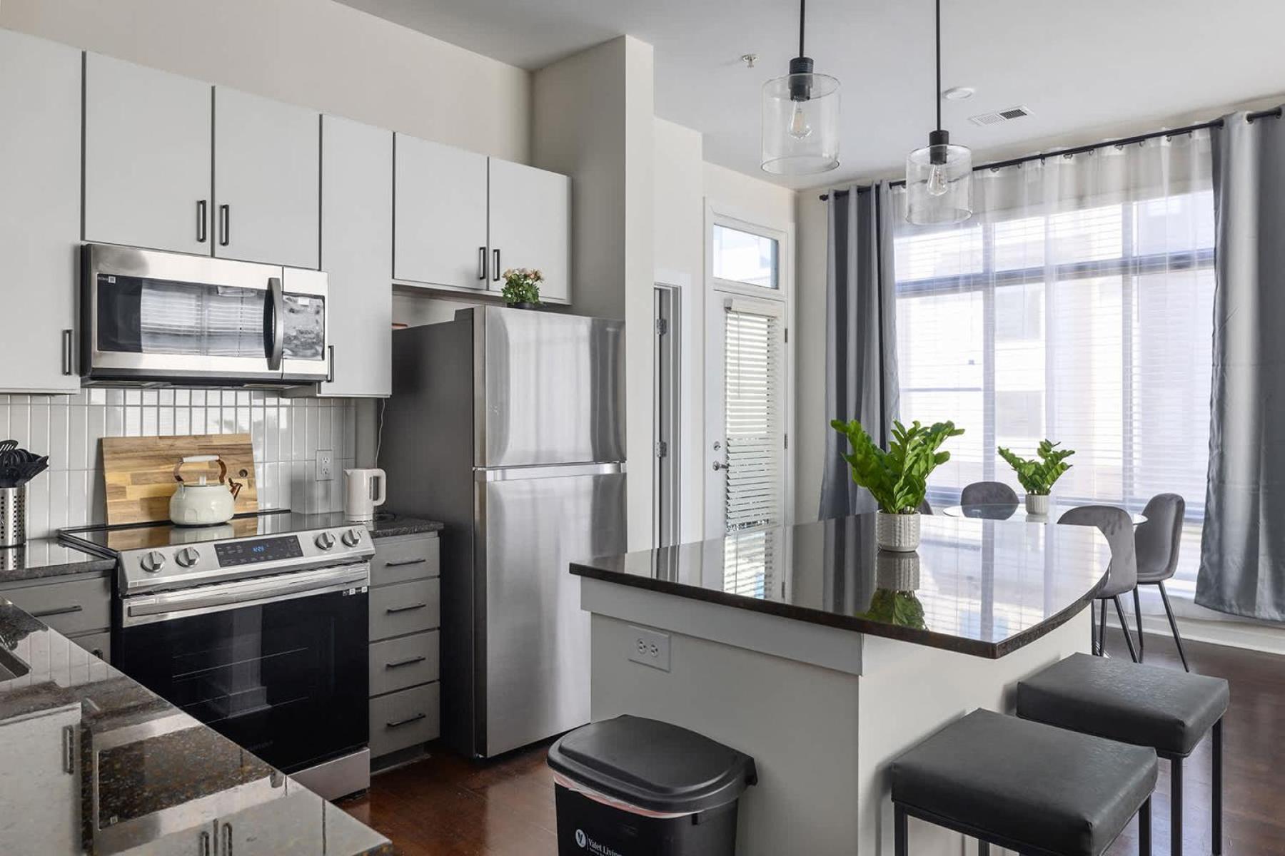 Spacious 2bd With Private Balcony And Free Parking 2 Apartment *