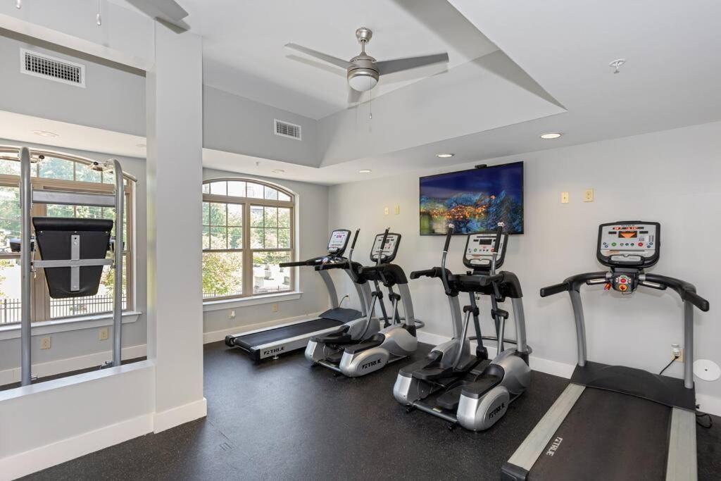 Apartment Uptown Elegance Gym, Pool, Wine *