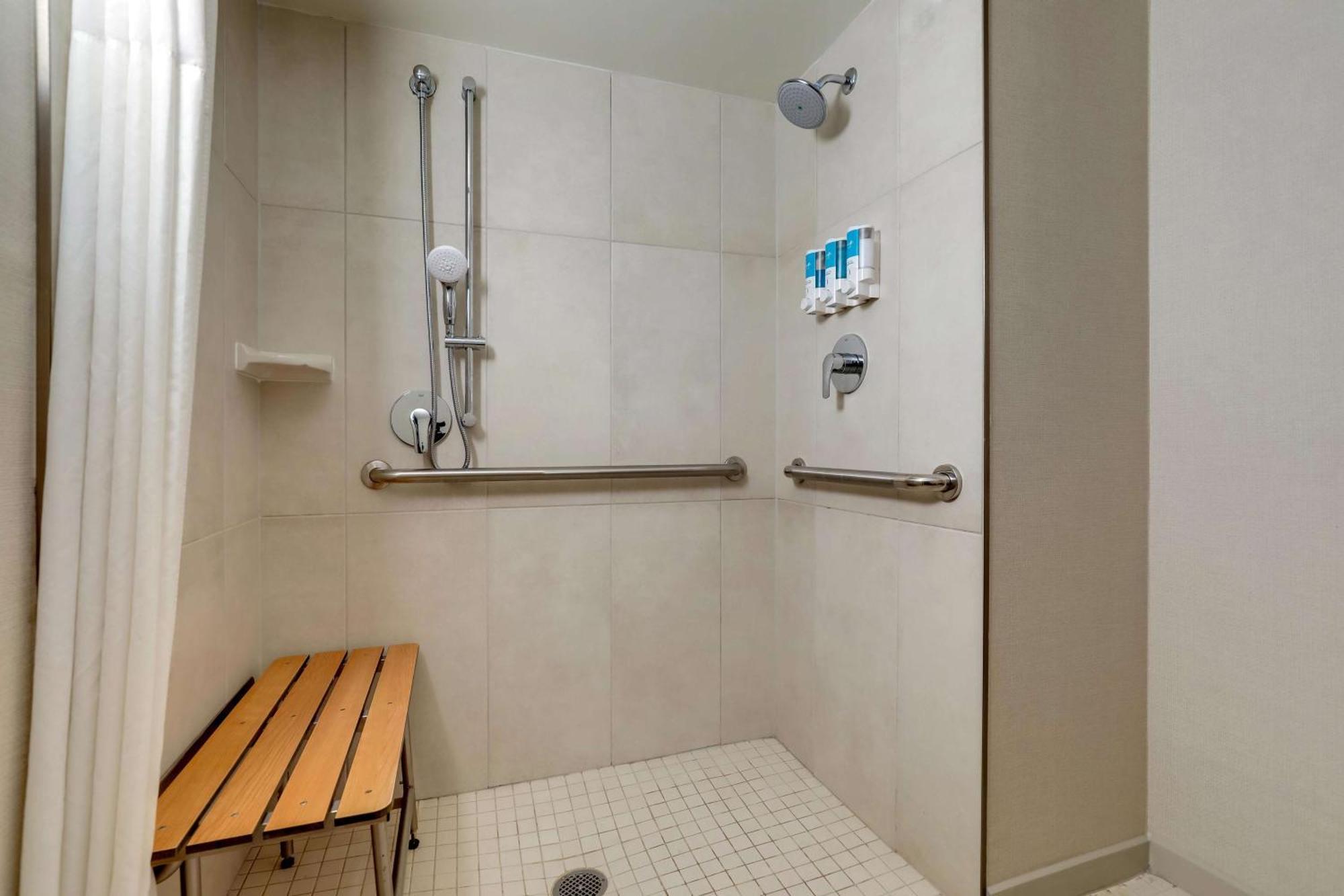 Drury & Place Hotel 3*