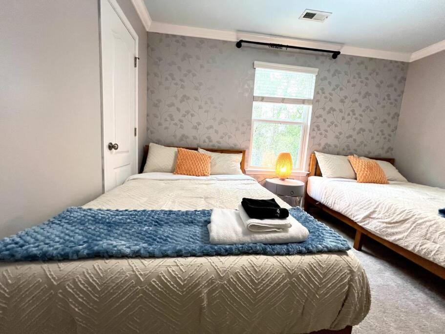 Holiday home 5 Bedrooms 7 Beds Luxury Fenced Yard Pets Ok Charlotte