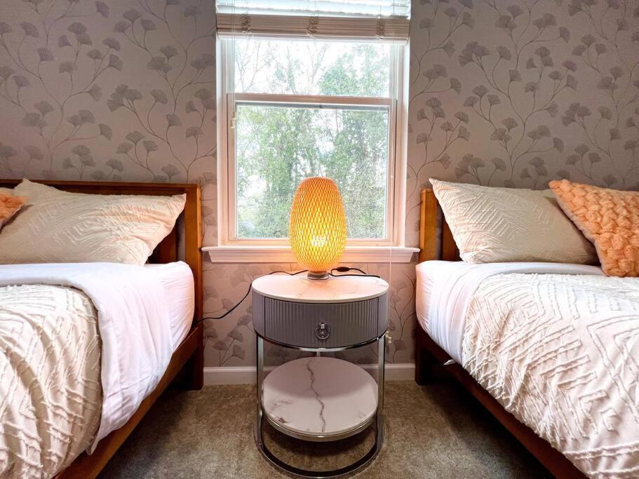 5 Bedrooms 7 Beds Luxury Fenced Yard Pets Ok *