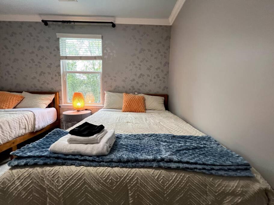 5 Bedrooms 7 Beds Luxury Fenced Yard Pets Ok Charlotte