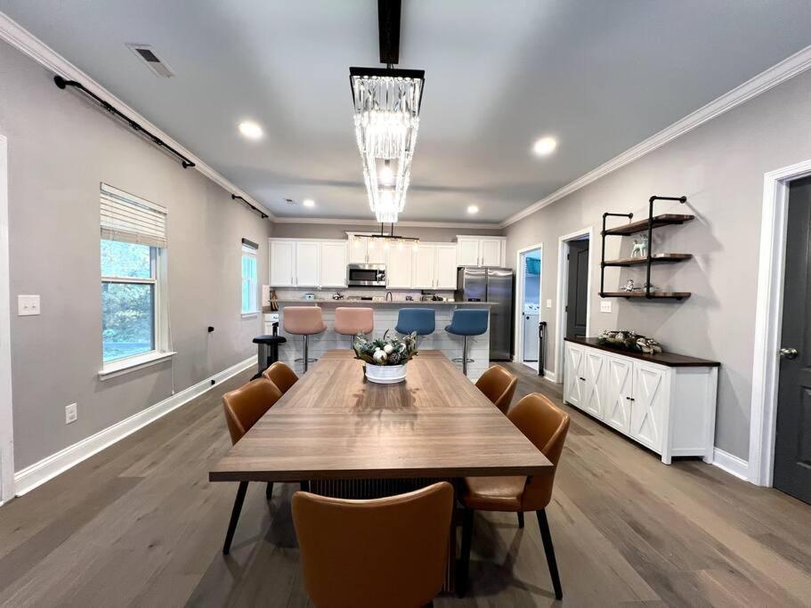 5 Bedrooms 7 Beds Luxury Fenced Yard Pets Ok