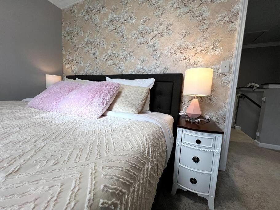 5 Bedrooms 7 Beds Luxury Fenced Yard Pets Ok Holiday home