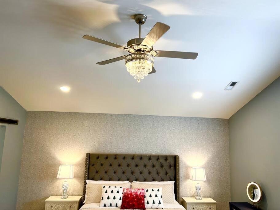 5 Bedrooms 7 Beds Luxury Fenced Yard Pets Ok *