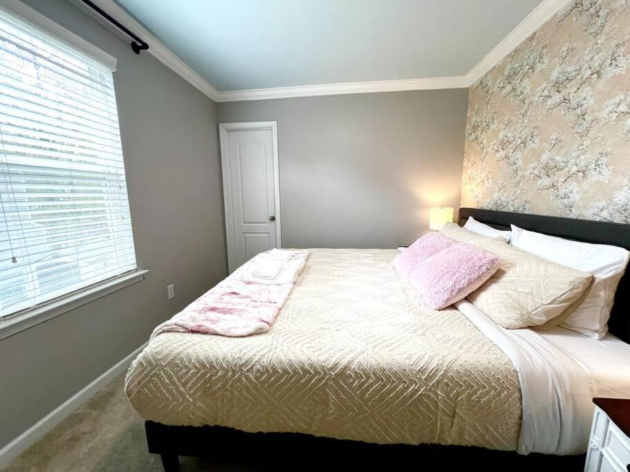 5 Bedrooms 7 Beds Luxury Fenced Yard Pets Ok Charlotte