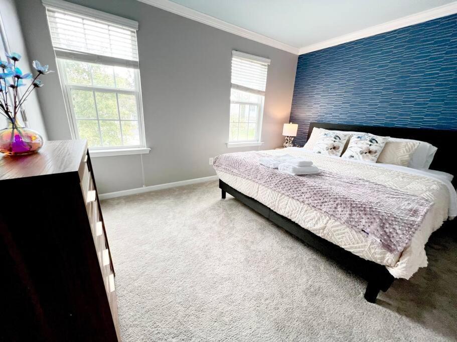 5 Bedrooms 7 Beds Luxury Fenced Yard Pets Ok