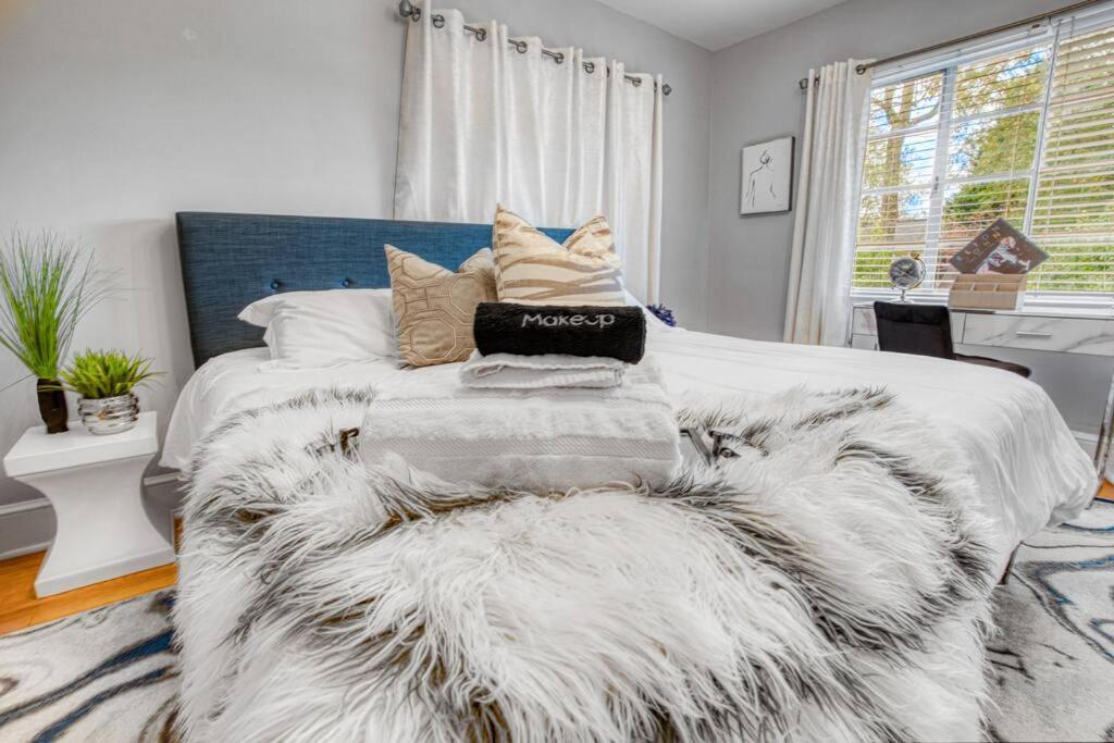 Cozy & Charming Home, Minutes To Everything!
