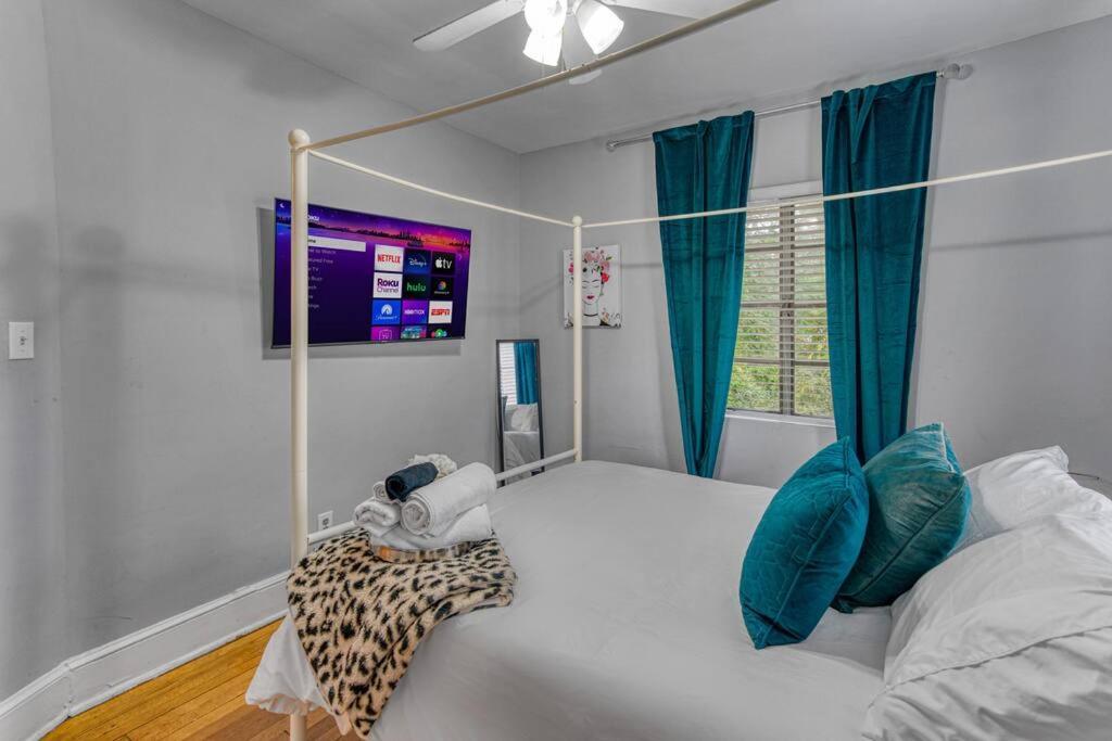 Holiday home Cozy & Charming Home, Minutes To Everything! *