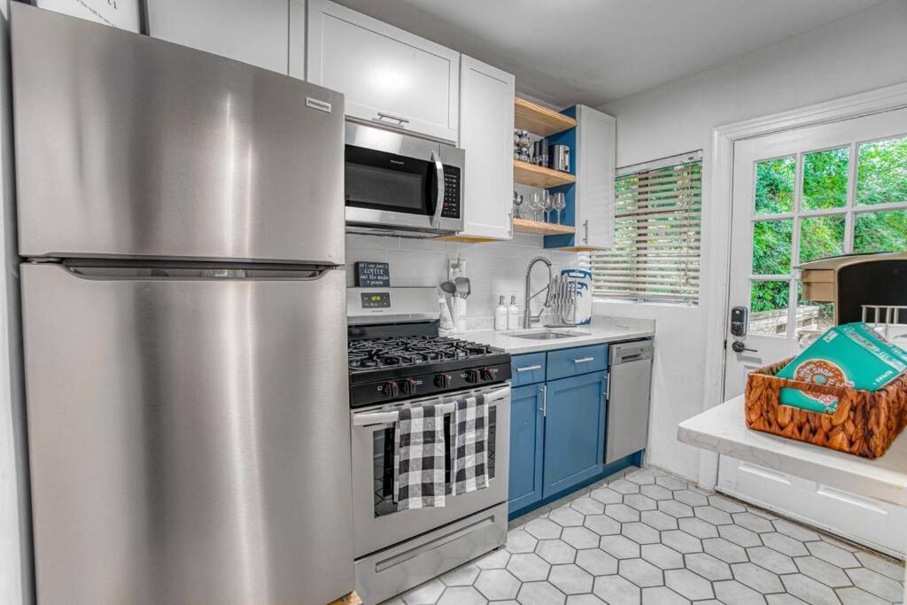 Cozy & Charming Home, Minutes To Everything!