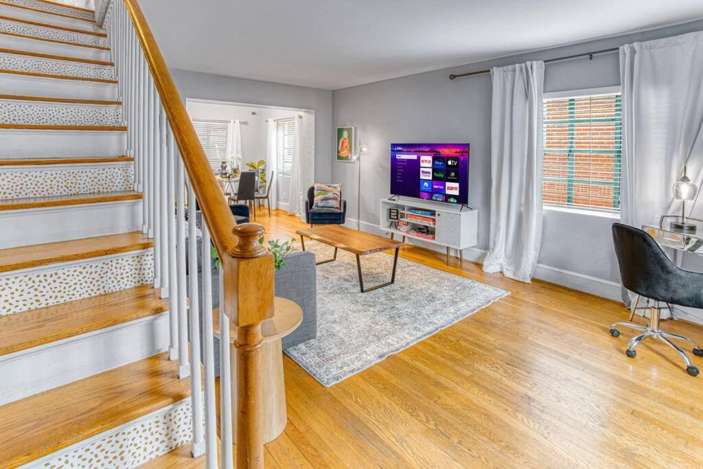 Holiday home Cozy & Charming Home, Minutes To Everything! *