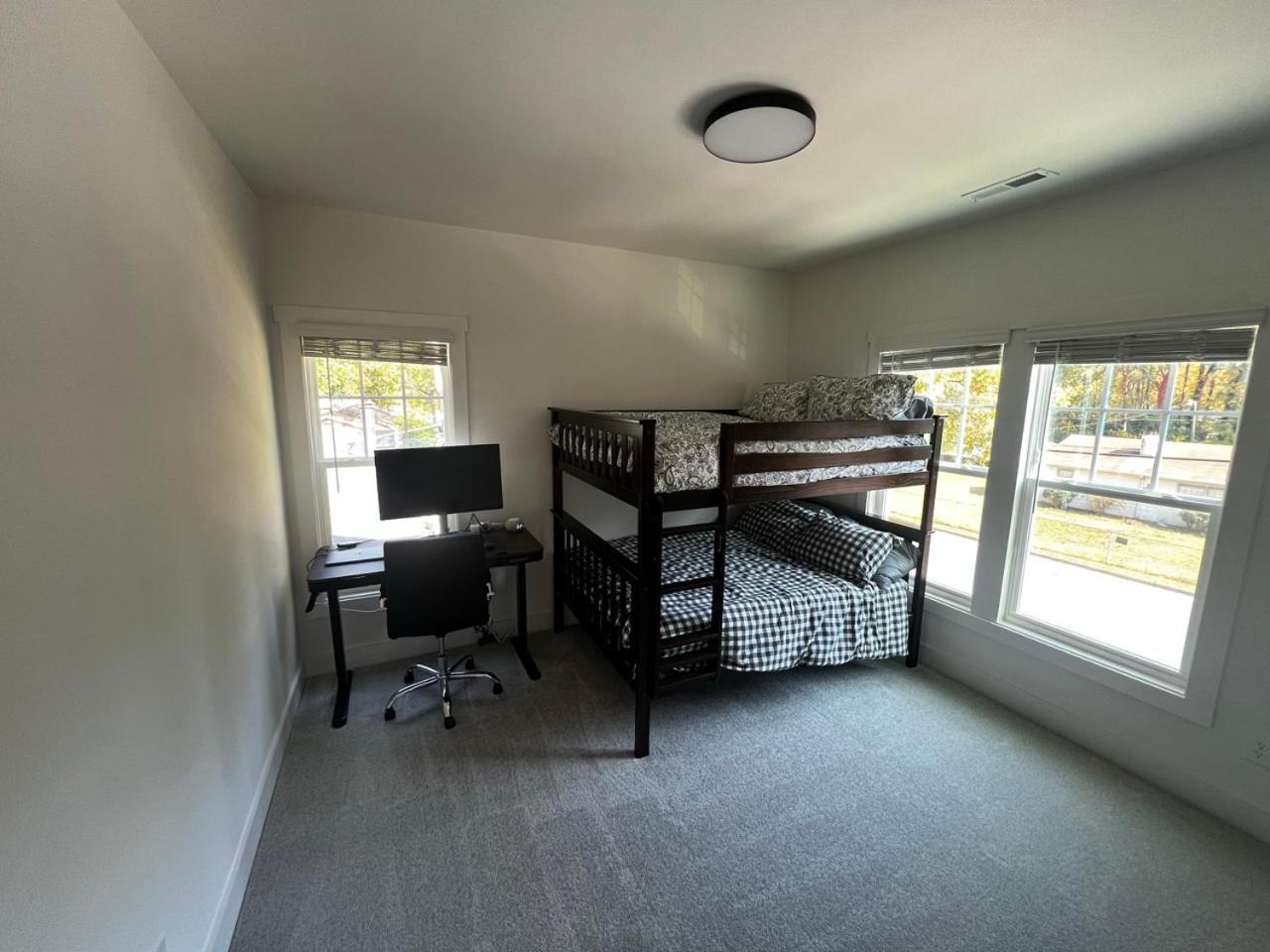 Spacious And Comfy Clt Retreat