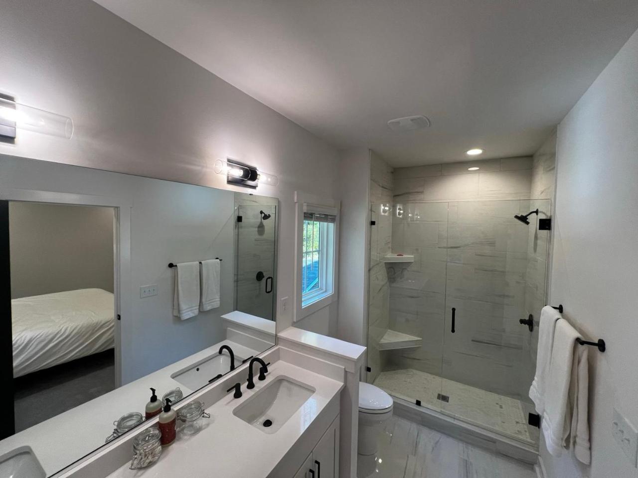 Spacious And Comfy Clt Retreat *
