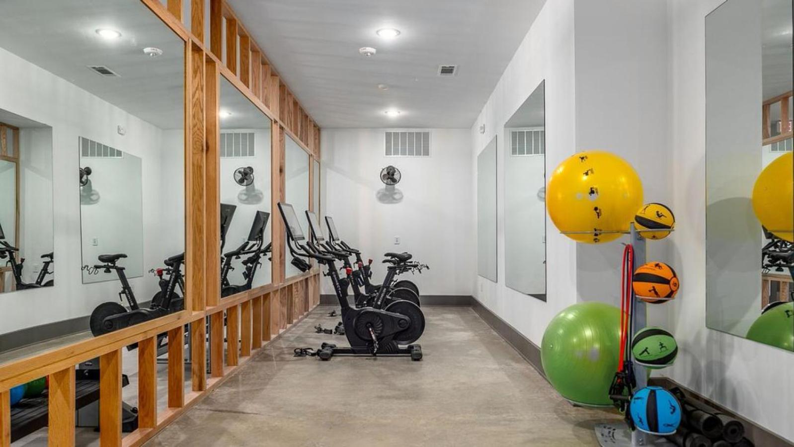 Landing At The Henry - 1 Bedroom In Northwest Apartment *