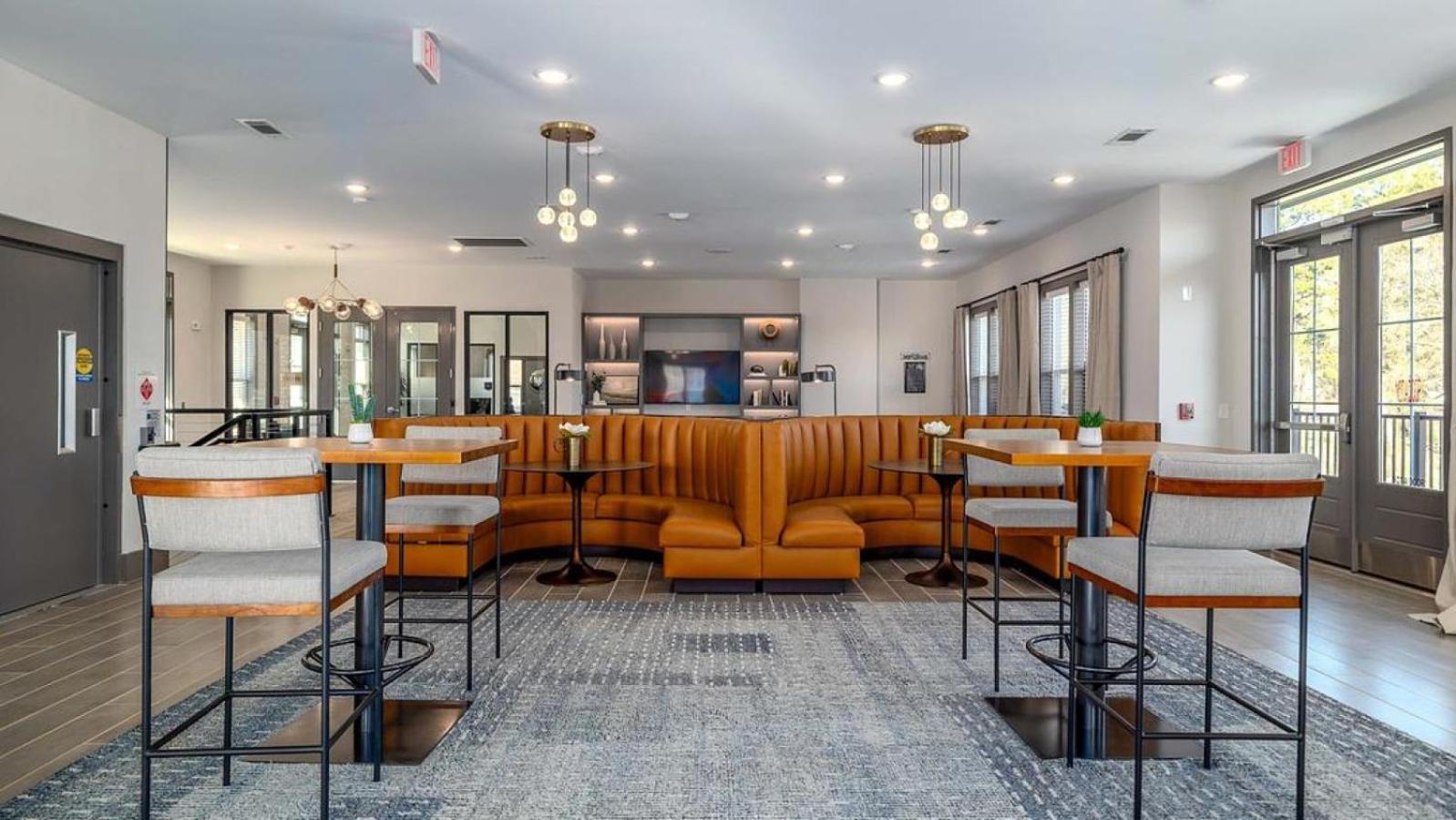 Landing At The Henry - 1 Bedroom In Northwest