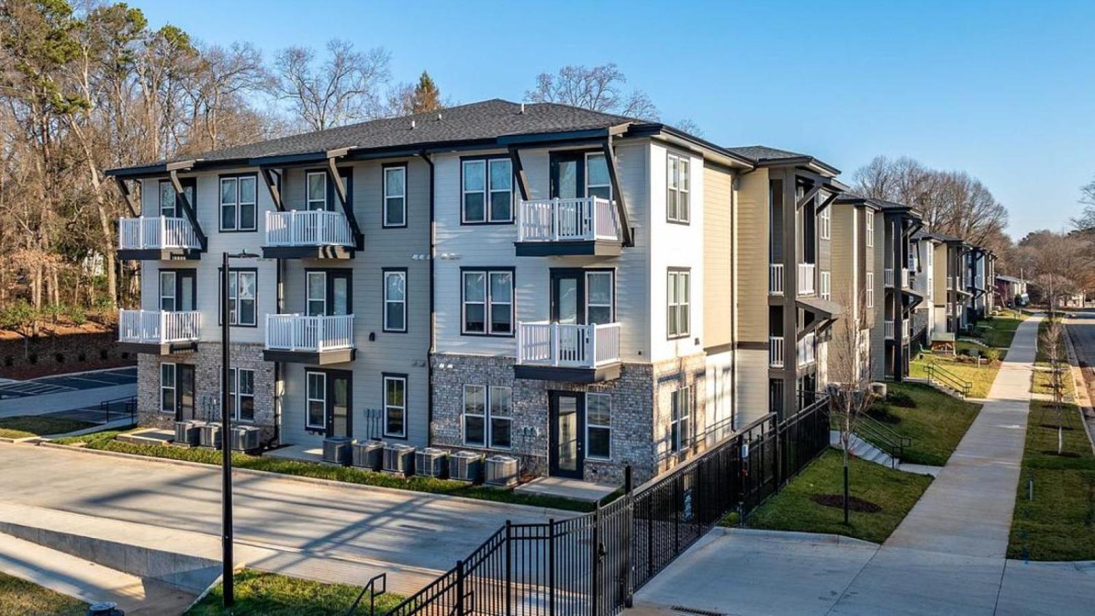 Landing At The Henry - 1 Bedroom In Northwest Apartment Charlotte