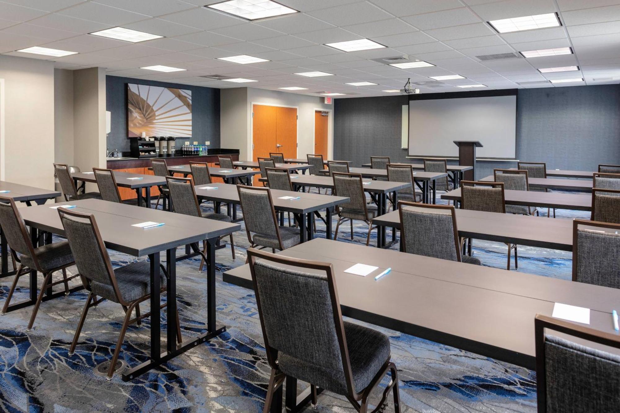 Fairfield & By Marriott Matthews 3* Charlotte