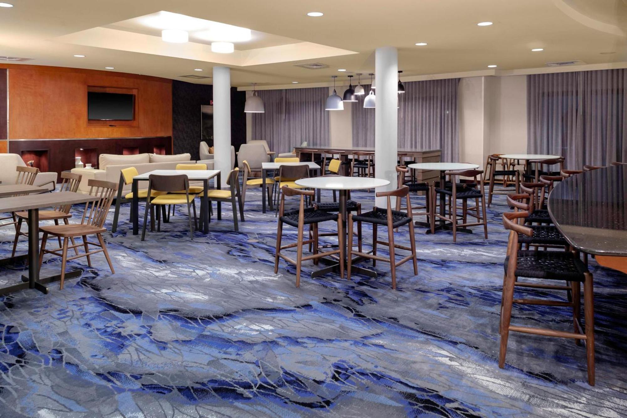 Hotel Fairfield & By Marriott Matthews Charlotte