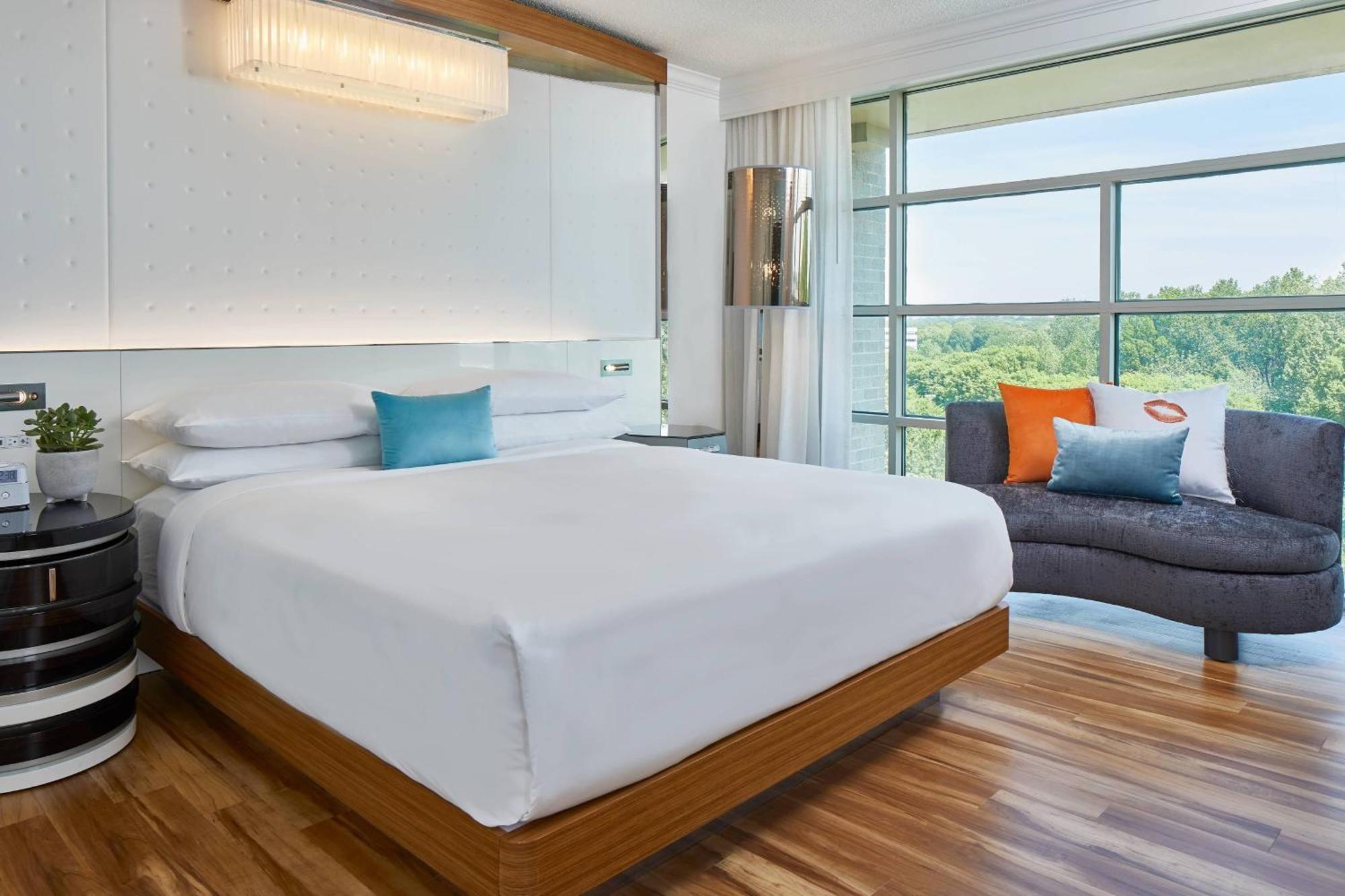 Renaissance Southpark Hotel