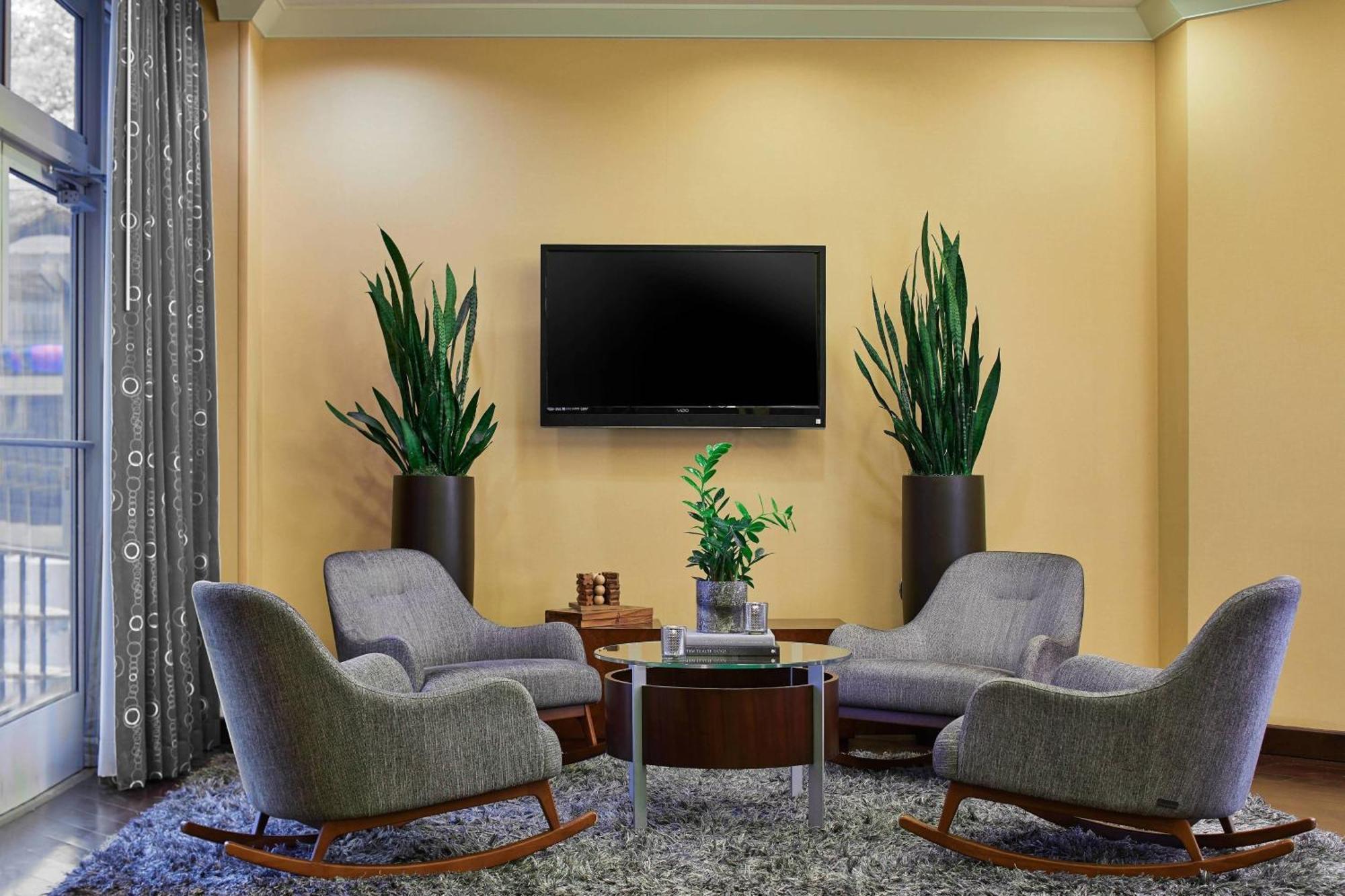 Renaissance Southpark Hotel 4*