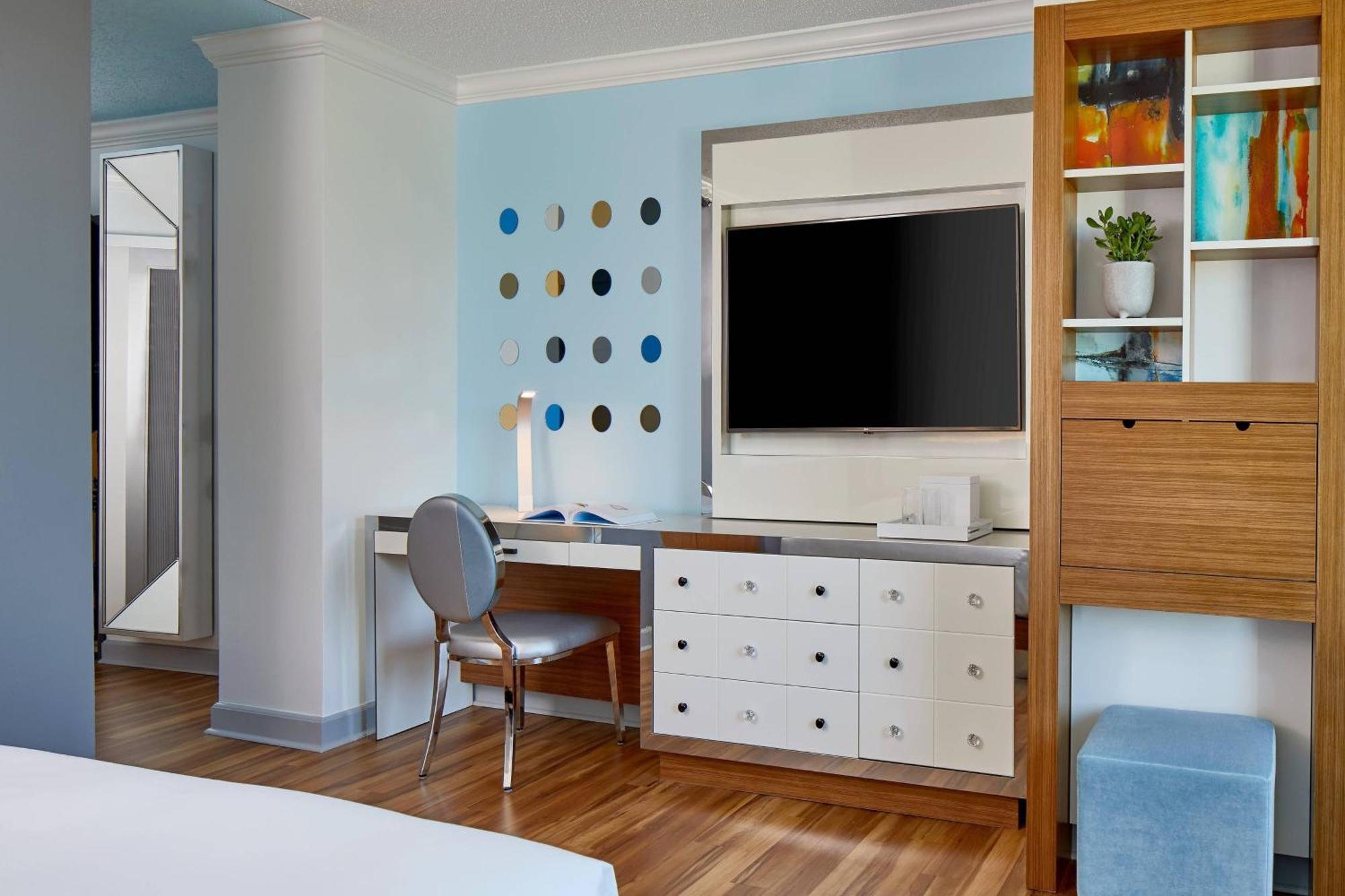 Renaissance Southpark 4*