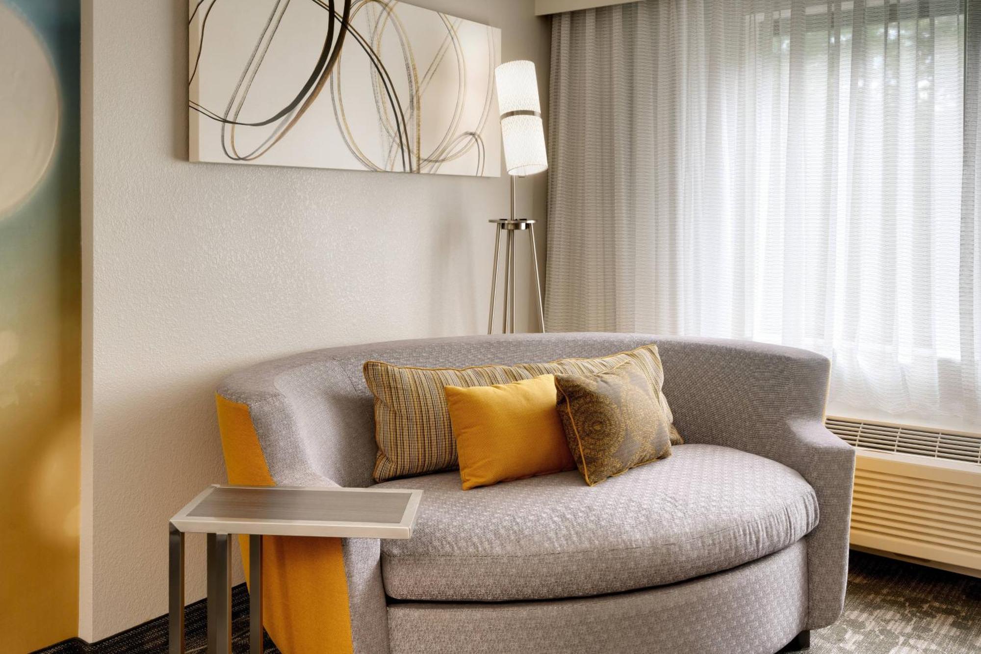 Courtyard By Marriott Airport Loso Hotel 3*