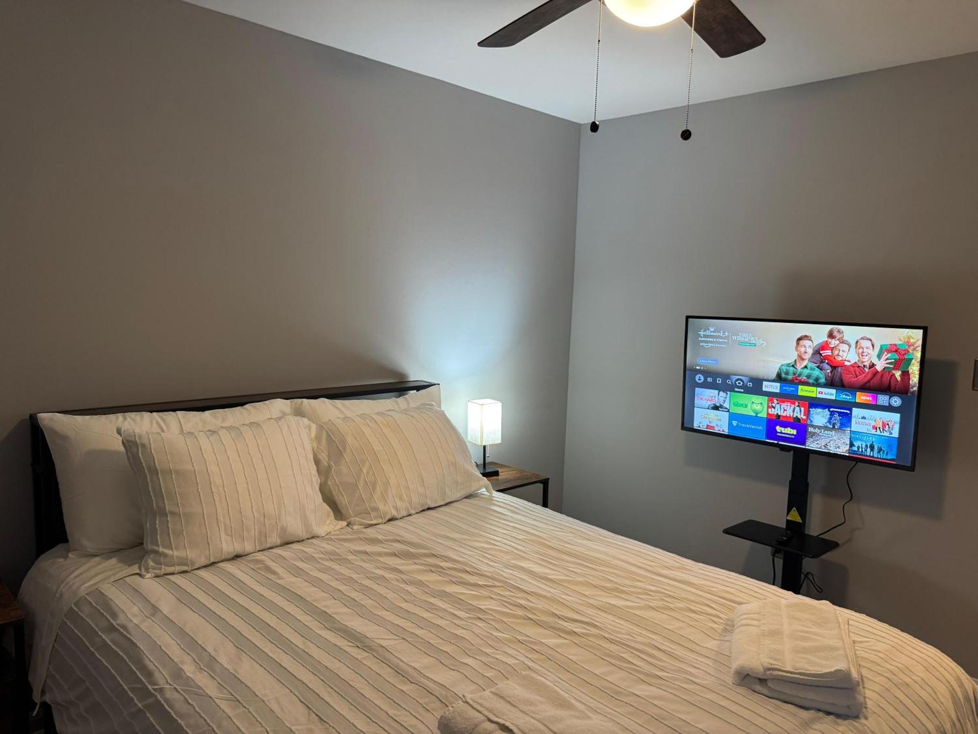 3 Bedroom Townhouse-max 8 Guests Apartment *