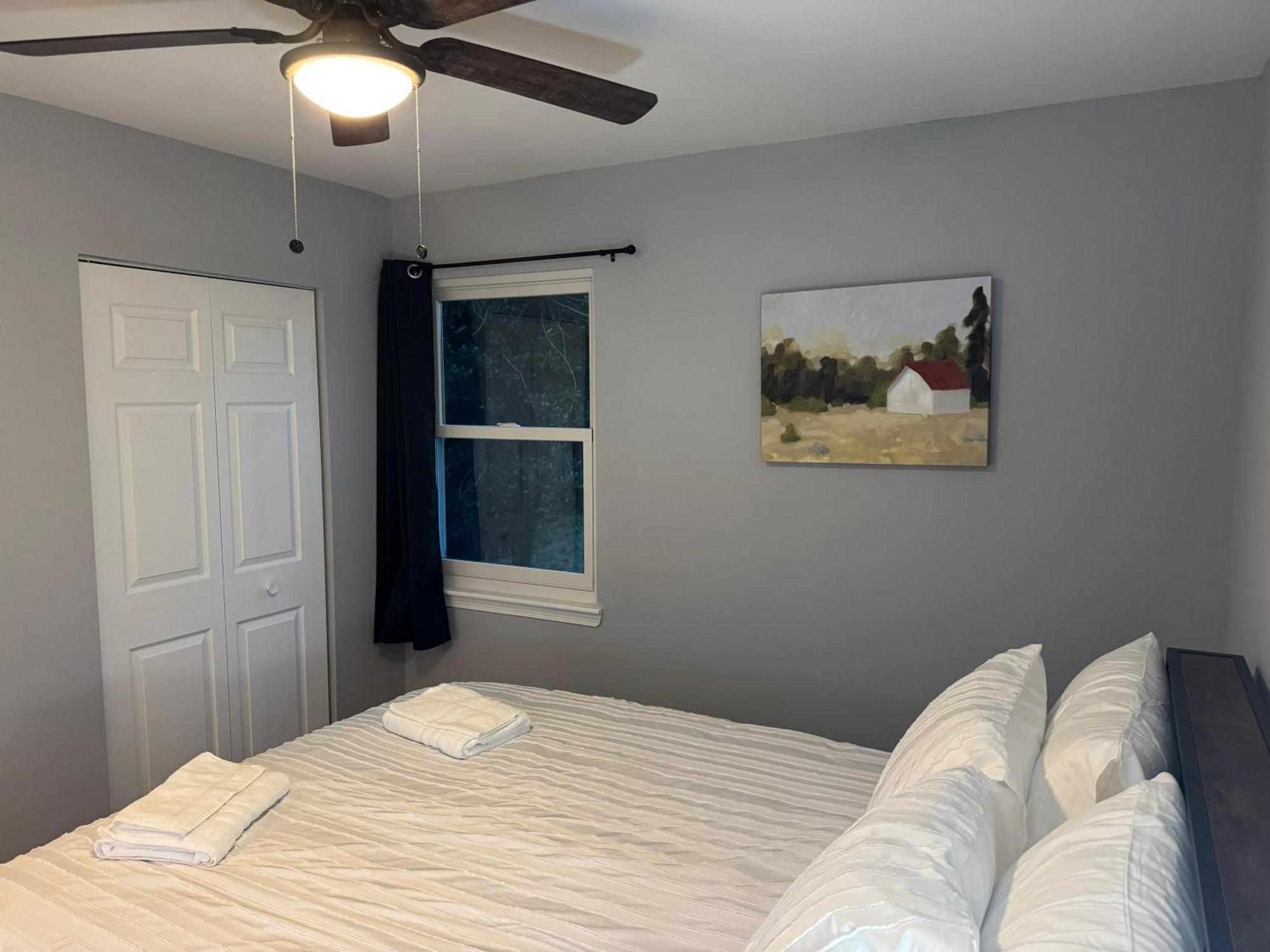 3 Bedroom Townhouse-max 8 Guests * Charlotte