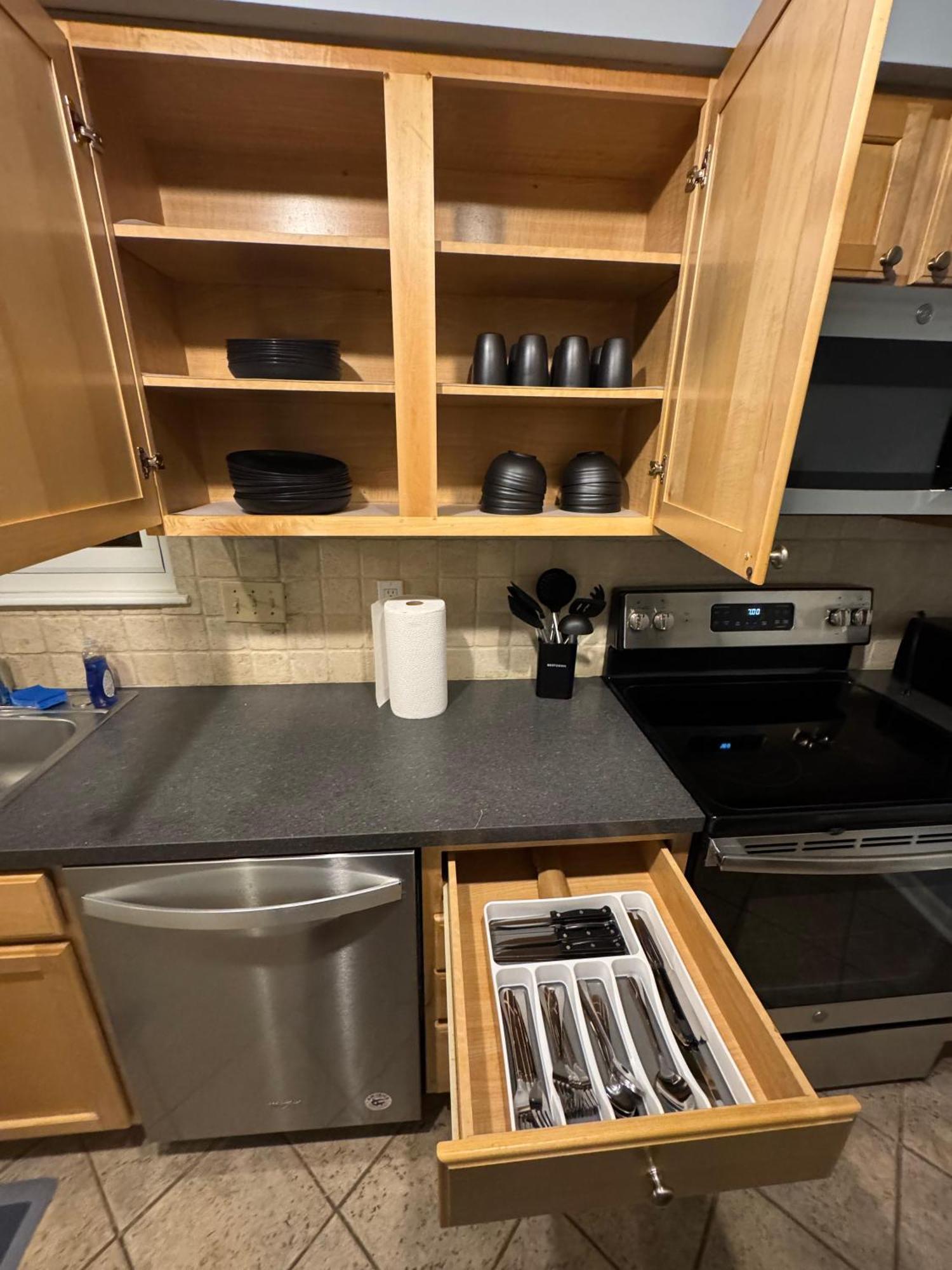 Apartment 3 Bedroom Townhouse-max 8 Guests Charlotte