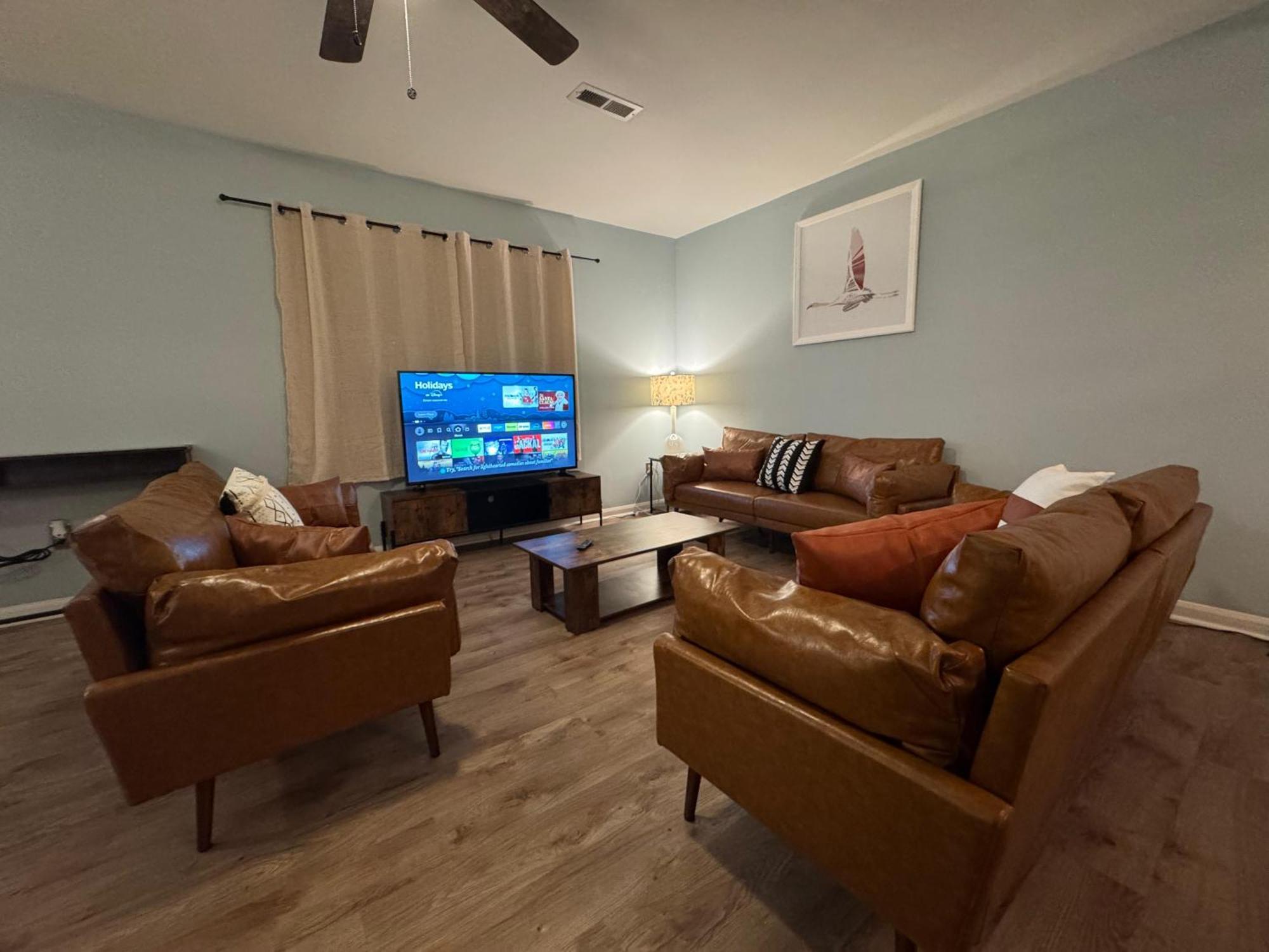 Apartment 3 Bedroom Townhouse-max 8 Guests
